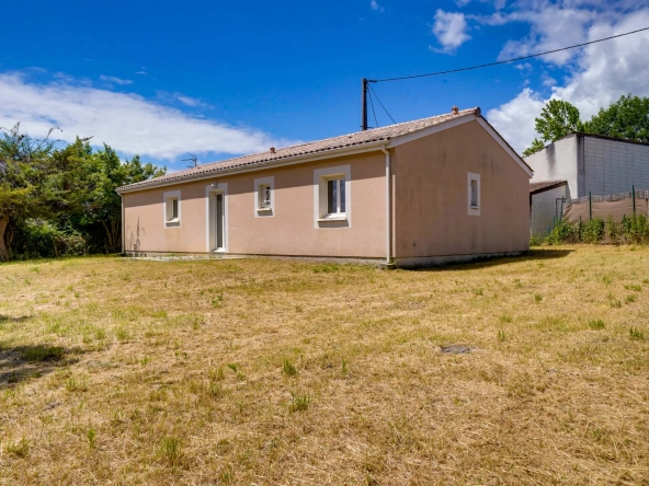 Maison 3 chambres avec garage et terrasse à Plassac à vendre