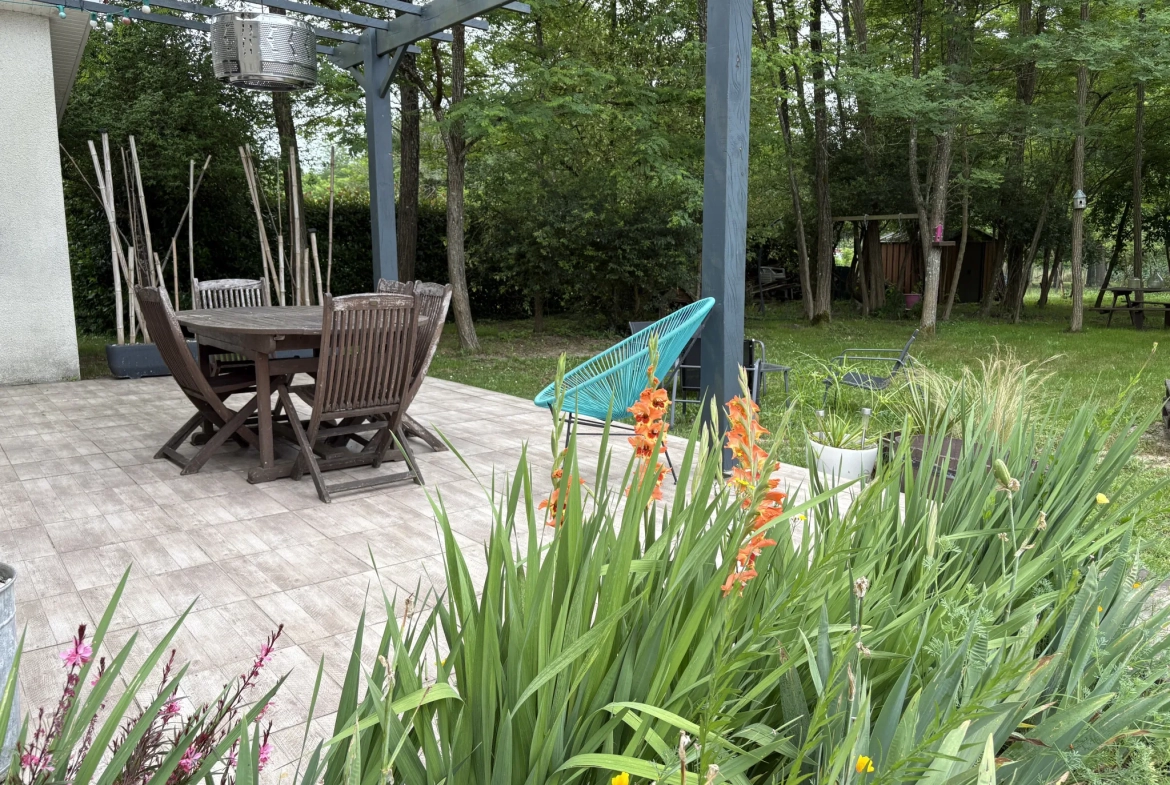 Maison 3 chambres à vendre à Sauternes, calme et lumineuse avec jardin et garage 