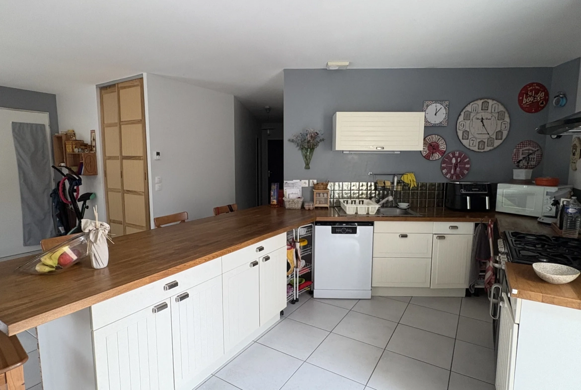 Maison 3 chambres à vendre à Sauternes, calme et lumineuse avec jardin et garage 