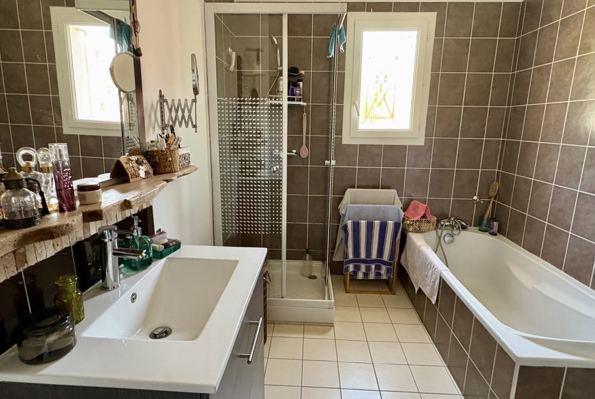 Maison à vendre à Sauternes avec 3 chambres, terrasse et garage près de Langon 