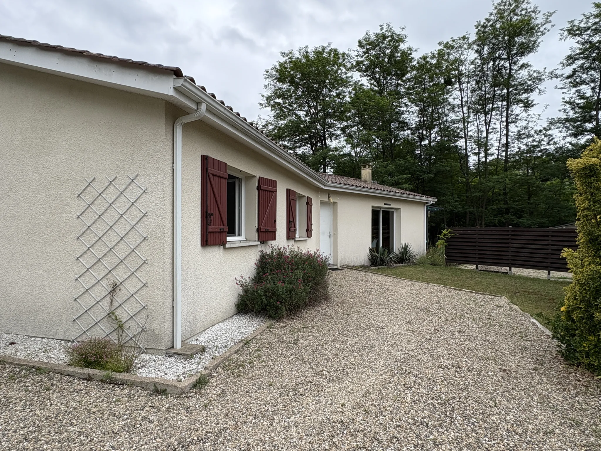 Maison 3 chambres à vendre à Sauternes, calme et lumineuse avec jardin et garage 
