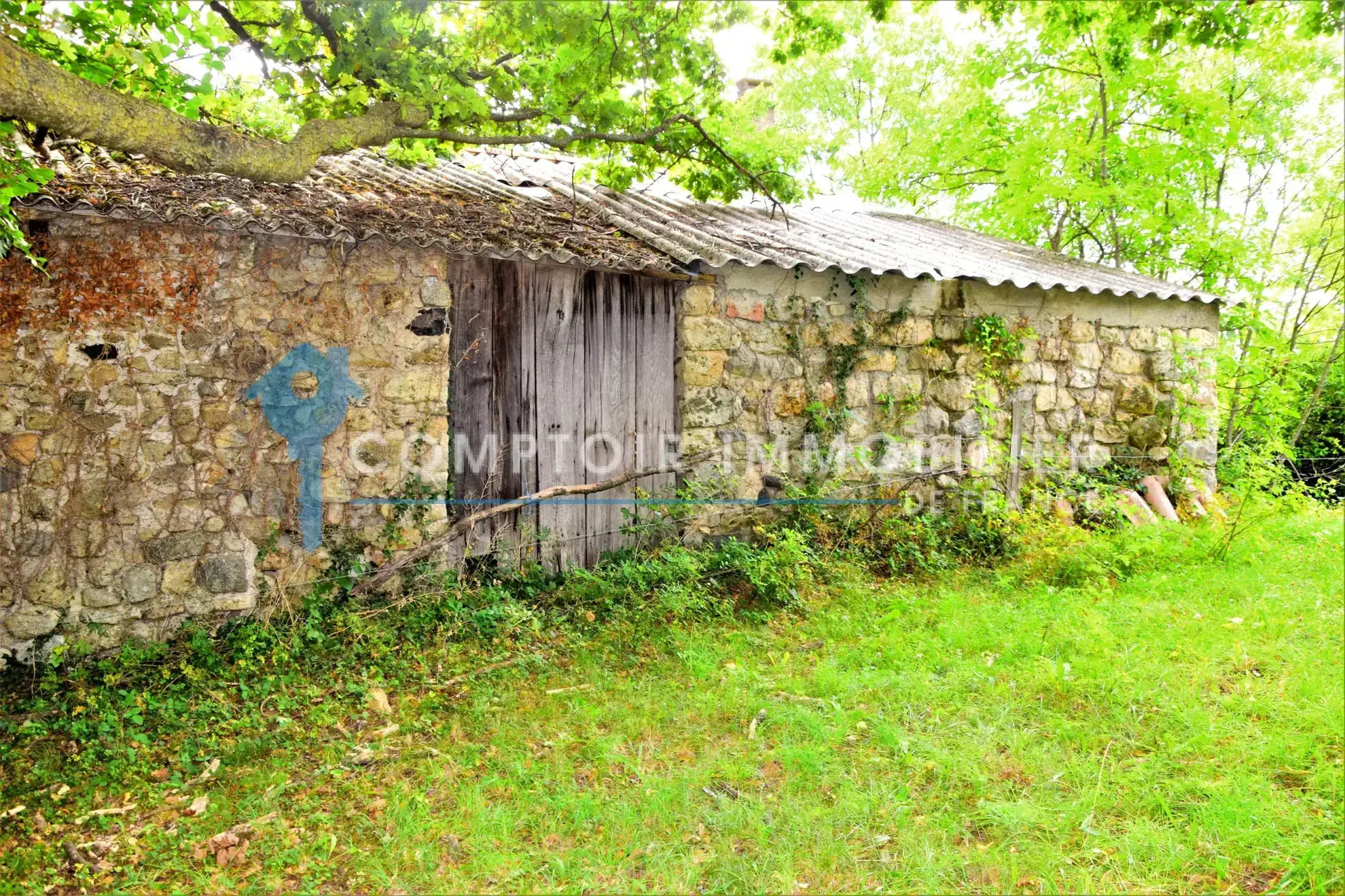 Grange en pierre à Montpezat-sous-Bauzon, terrain de 2835 m², à rénover pour votre projet immobilier 