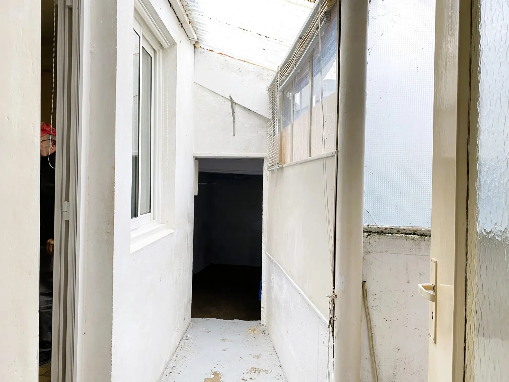 Maison de ville à Château-Renard à vendre avec garage et cour, à rénover 