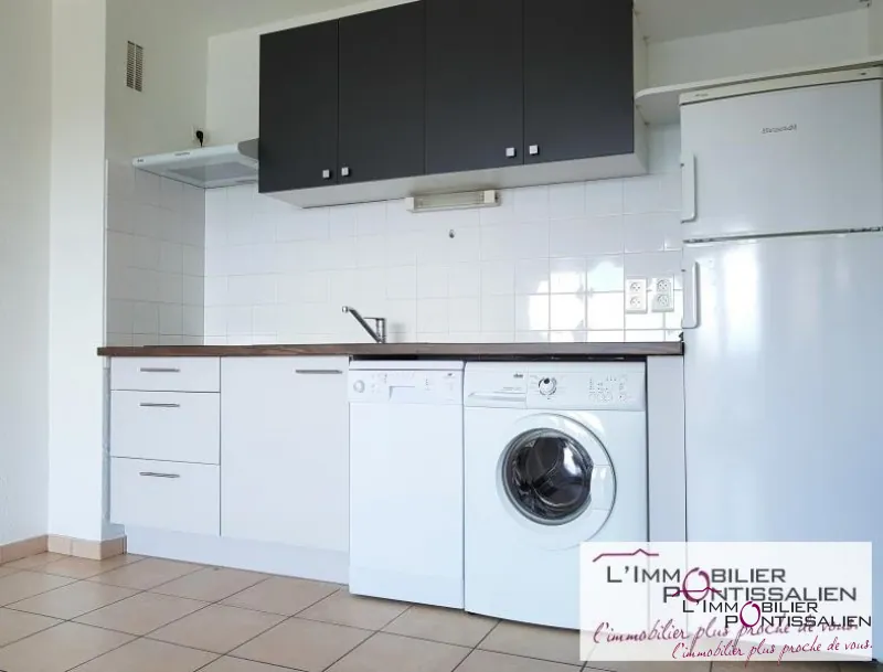 Appartement F2 rénové de 37 m² à Métabief, vue sur le balcon, parking privé, piscine et tennis 