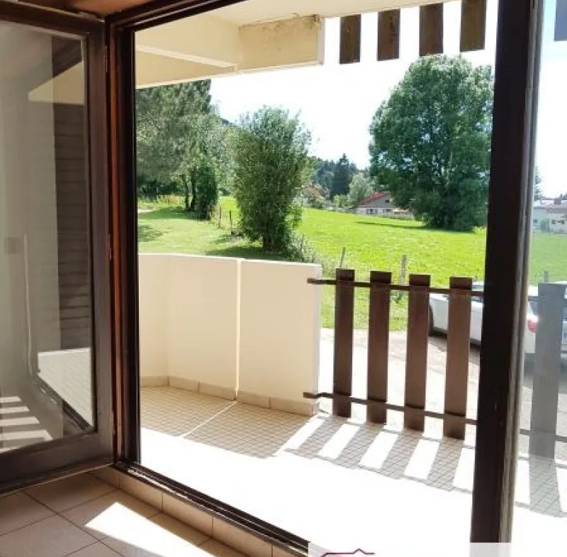 Appartement F2 rénové de 37 m² à Métabief, vue sur le balcon, parking privé, piscine et tennis 