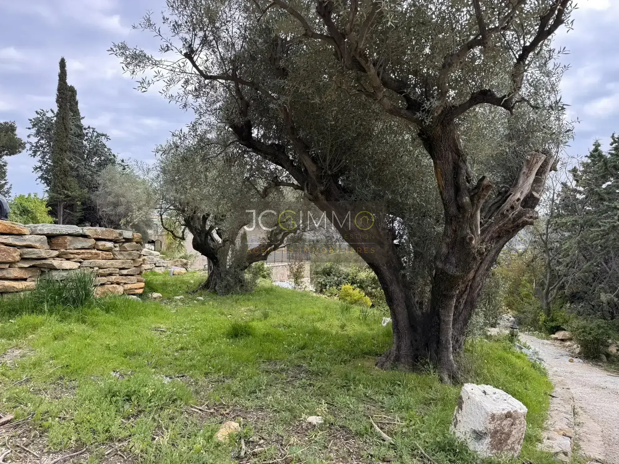 Terrain constructible de 500 m² à Ollioules, emplacement privilégié 