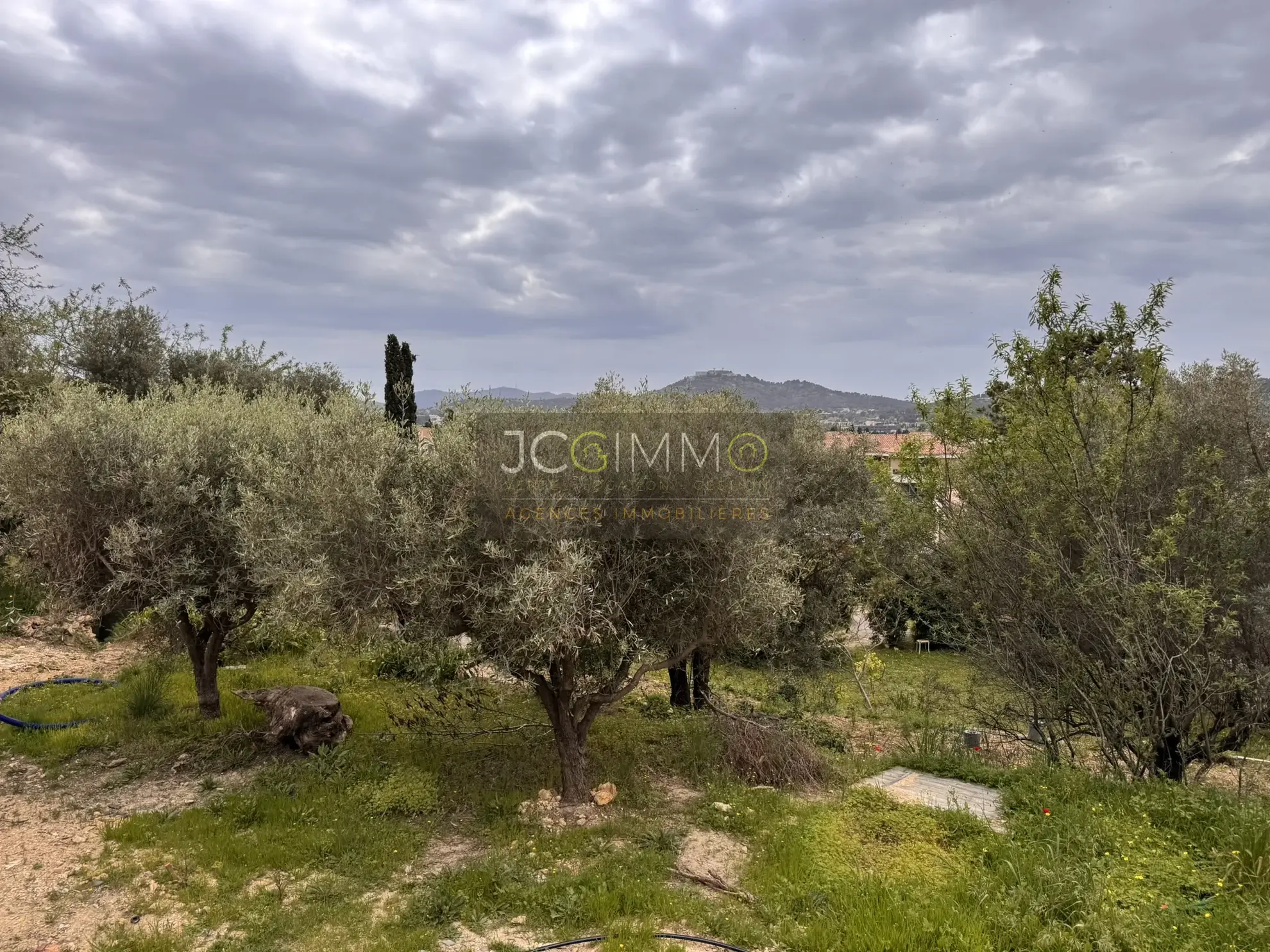 Terrain constructible de 500 m² à Ollioules, emplacement privilégié 