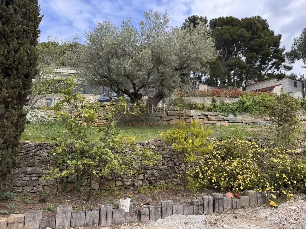 Terrain constructible de 500 m² à Ollioules, emplacement privilégié