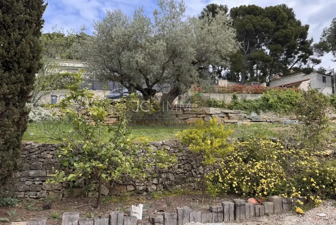 Terrain constructible de 500 m² à Ollioules, emplacement privilégié 