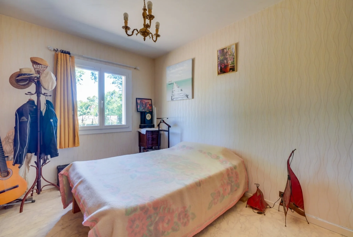 Maison 4 pièces de 92m² avec dépendances et jardin à Tauriac 