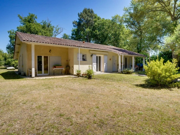 Maison 4 pièces de 92m² avec dépendances et jardin à Tauriac