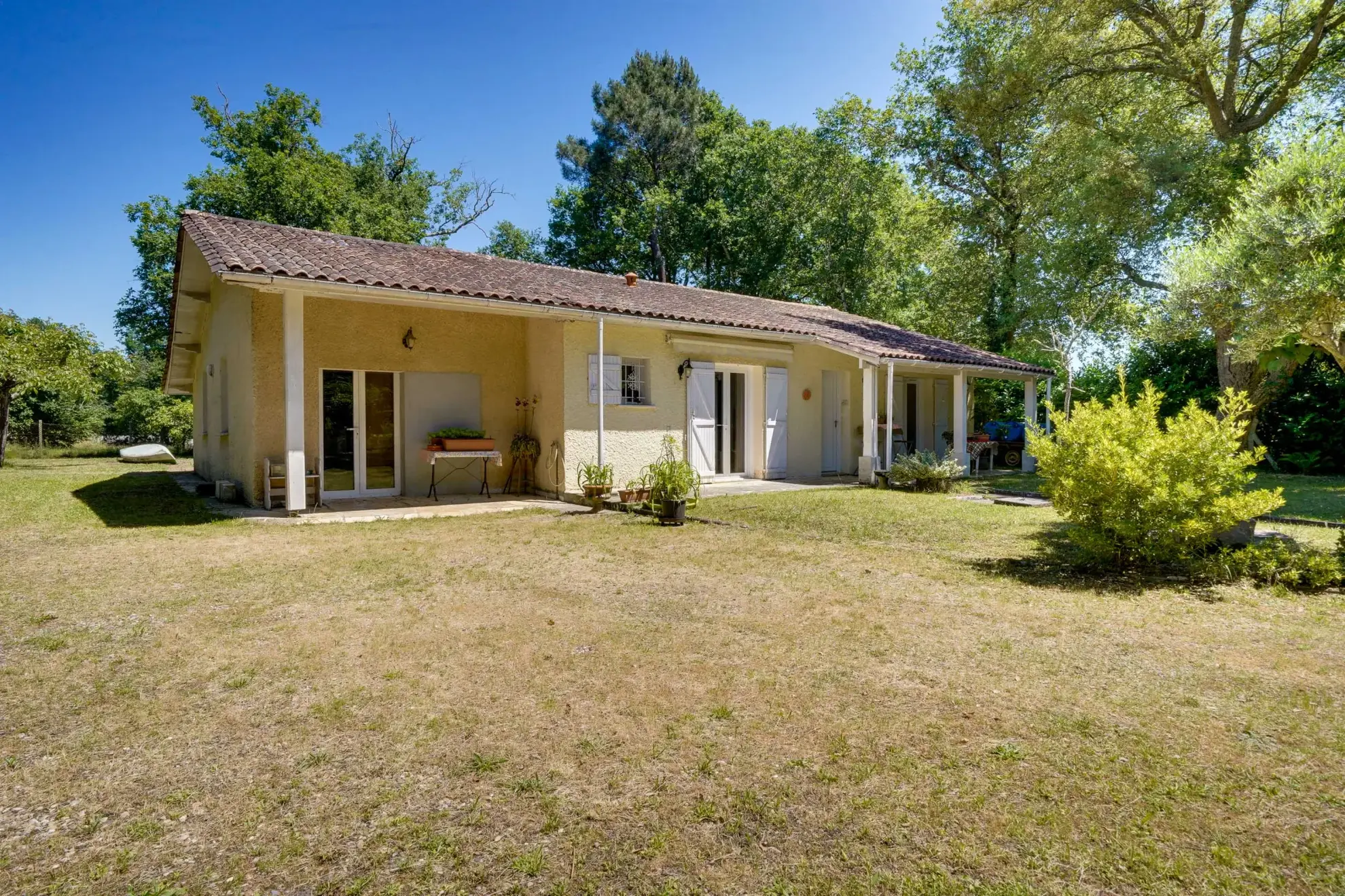 Maison 4 pièces de 92m² avec dépendances et jardin à Tauriac 