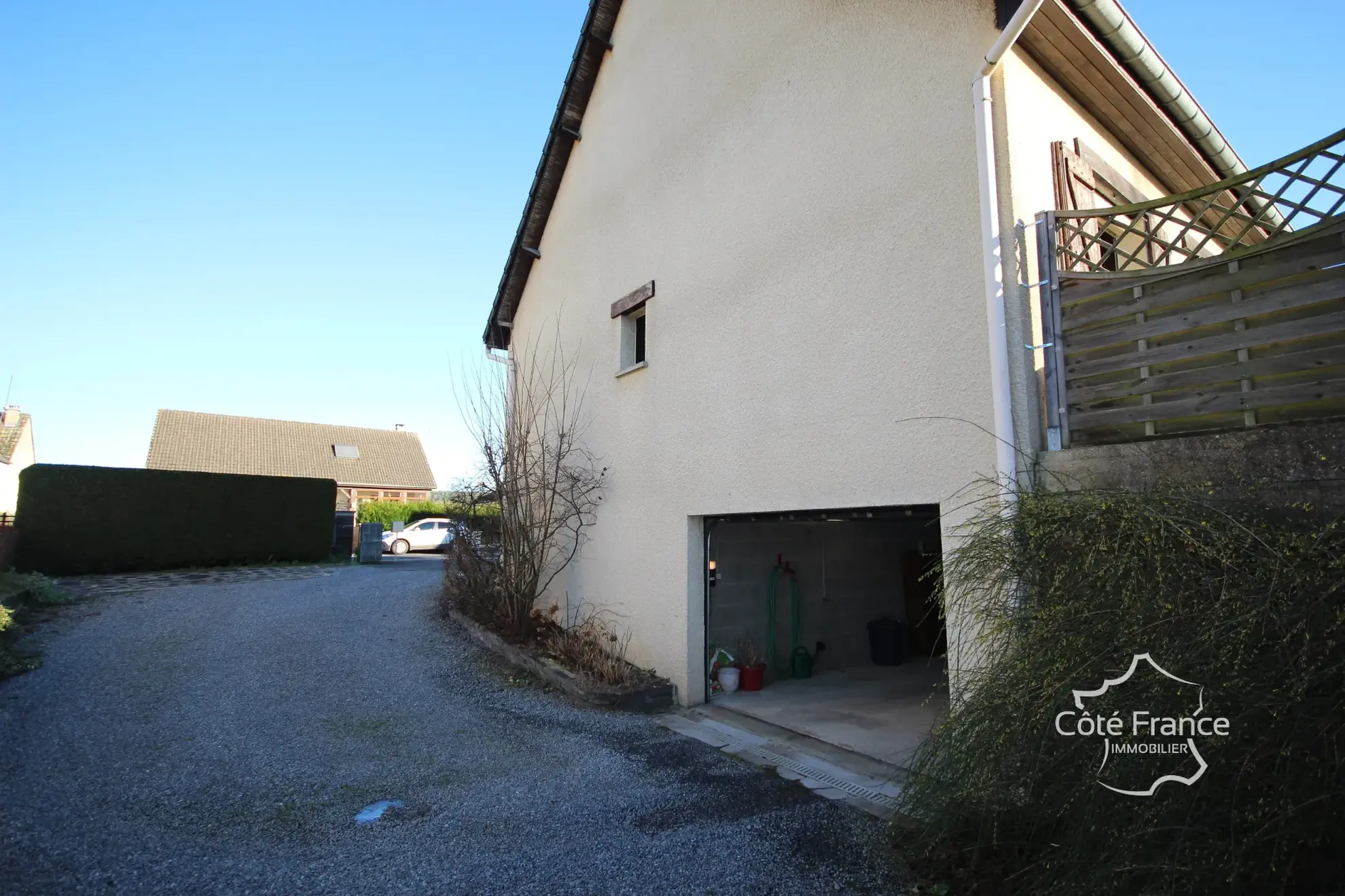 Maison familiale de plain-pied avec terrain proche de la nature à Rancennes 