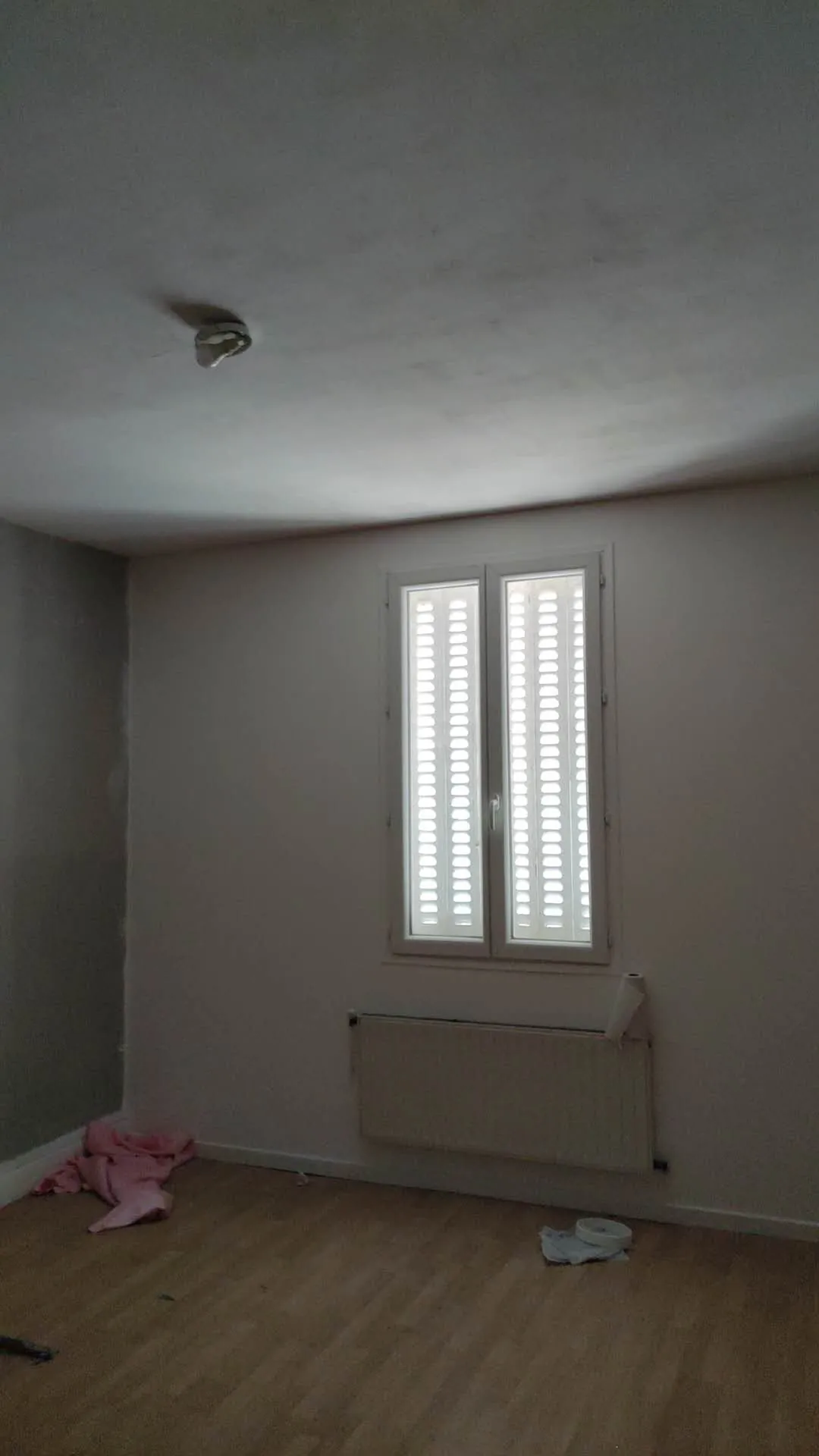 Local commercial et appartement à vendre à MEHUN-SUR-YEVRE - Opportunité d'investissement 