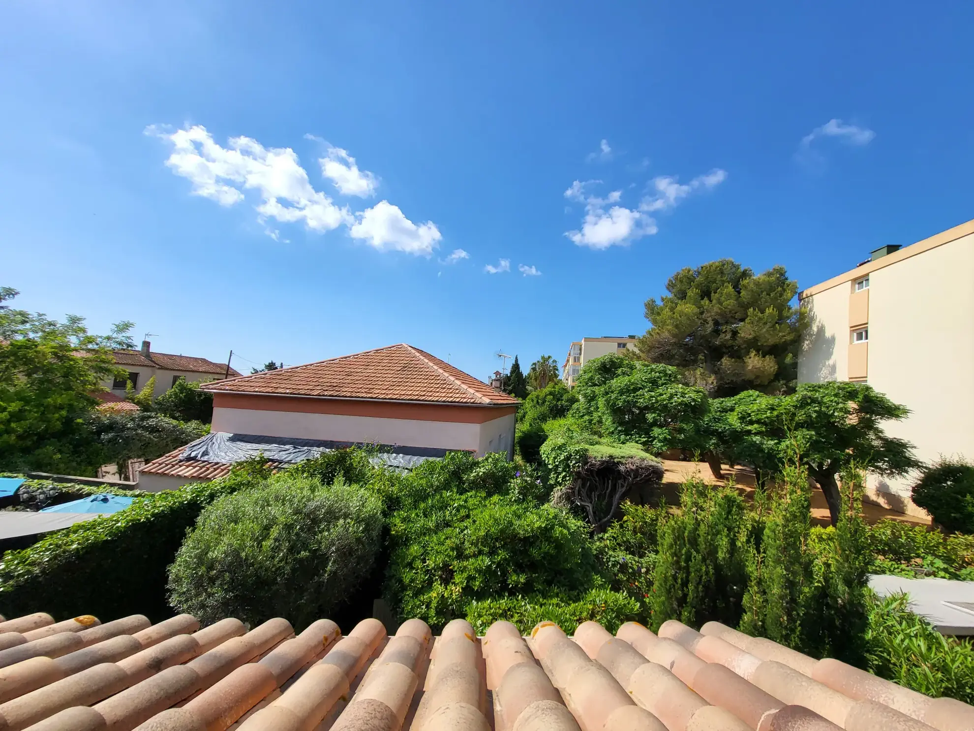 Charmant T2 en duplex à 1 km des plages avec terrasse plein sud et stationnement privé à La Seyne-sur-Mer 