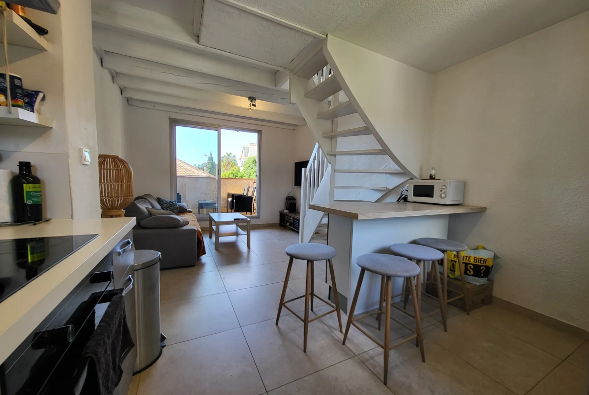 Charmant T2 en duplex à 1 km des plages avec terrasse plein sud et stationnement privé à La Seyne-sur-Mer 