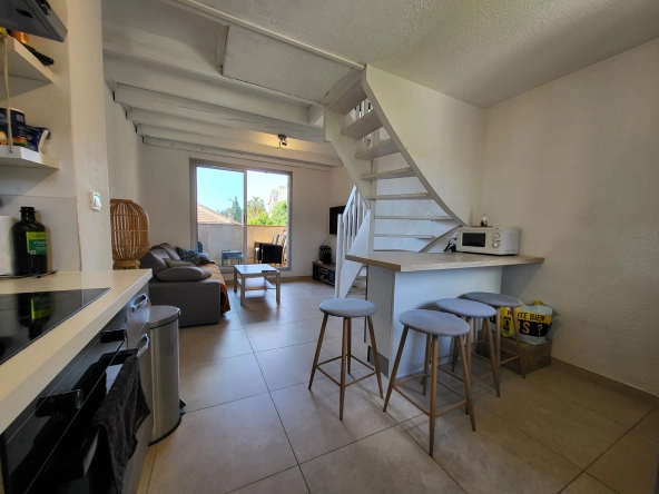 Charmant T2 en duplex à 1 km des plages avec terrasse plein sud et stationnement privé à La Seyne-sur-Mer