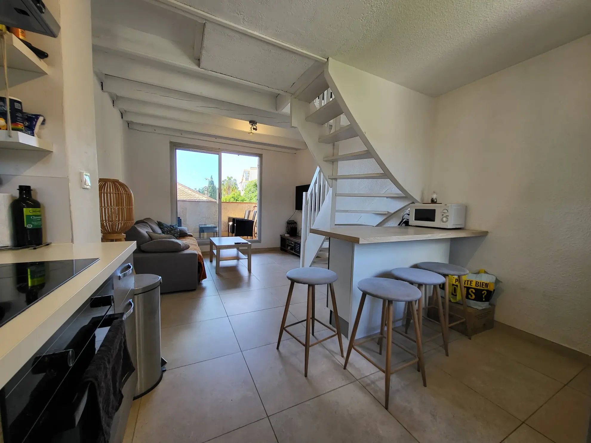 Charmant T2 en duplex à 1 km des plages avec terrasse plein sud et stationnement privé à La Seyne-sur-Mer 