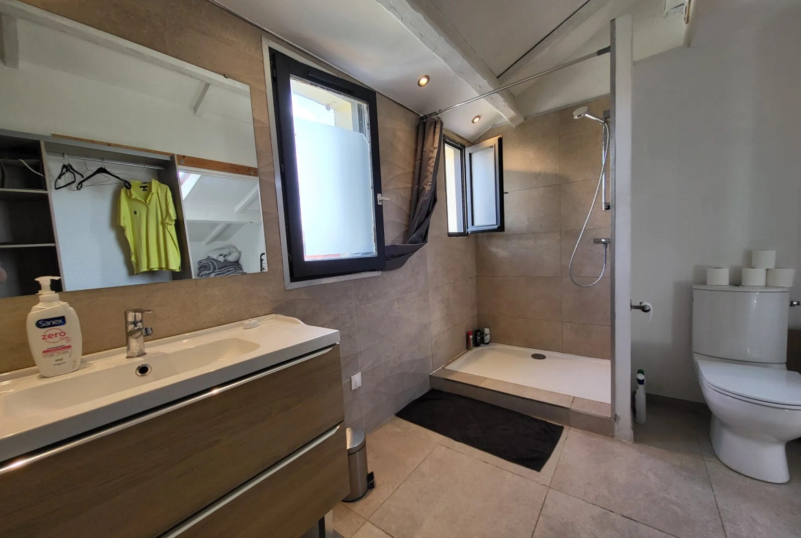 Charmant T2 en duplex à 1 km des plages avec terrasse plein sud et stationnement privé à La Seyne-sur-Mer 