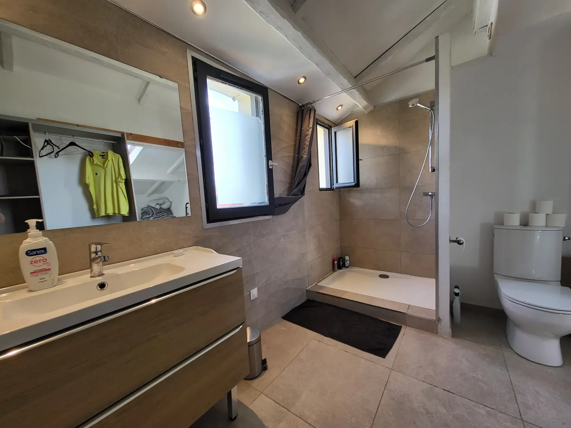 Charmant T2 en duplex à 1 km des plages avec terrasse plein sud et stationnement privé à La Seyne-sur-Mer 