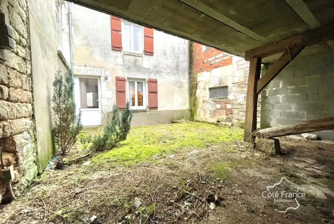 Maison de village lumineuse avec fort potentiel à Courson-les-Carrières 