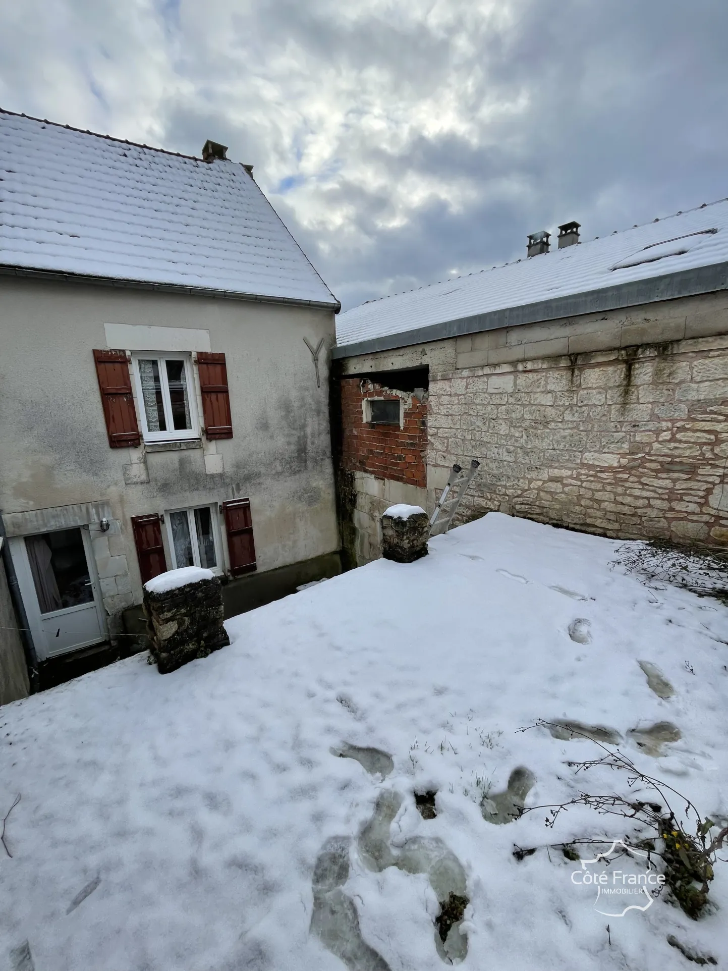 Maison de village lumineuse avec fort potentiel à Courson-les-Carrières 