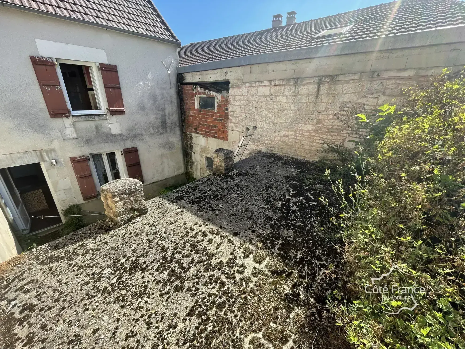 Maison de village lumineuse avec fort potentiel à Courson-les-Carrières 