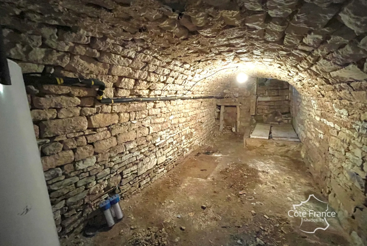 Maison de village lumineuse avec fort potentiel à Courson-les-Carrières 
