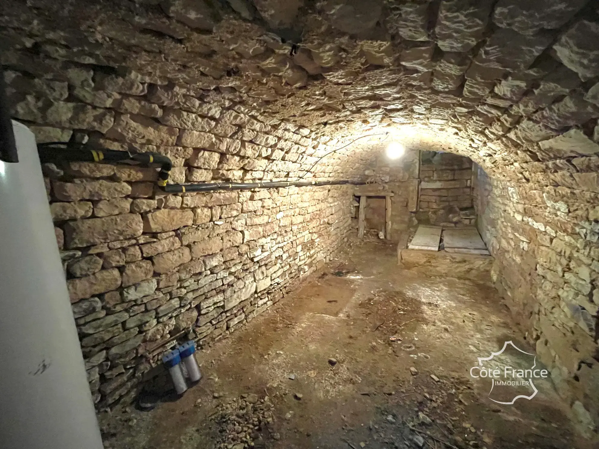 Maison de village lumineuse avec fort potentiel à Courson-les-Carrières 