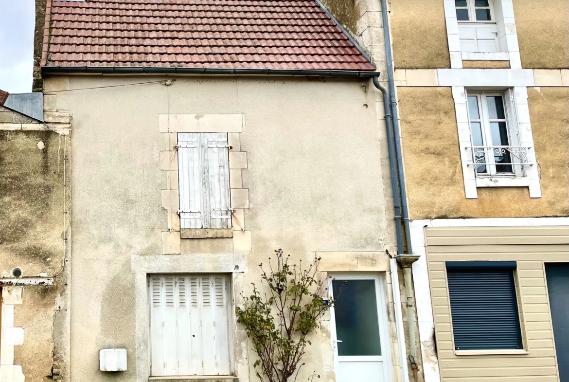 Maison de village lumineuse avec fort potentiel à Courson-les-Carrières 