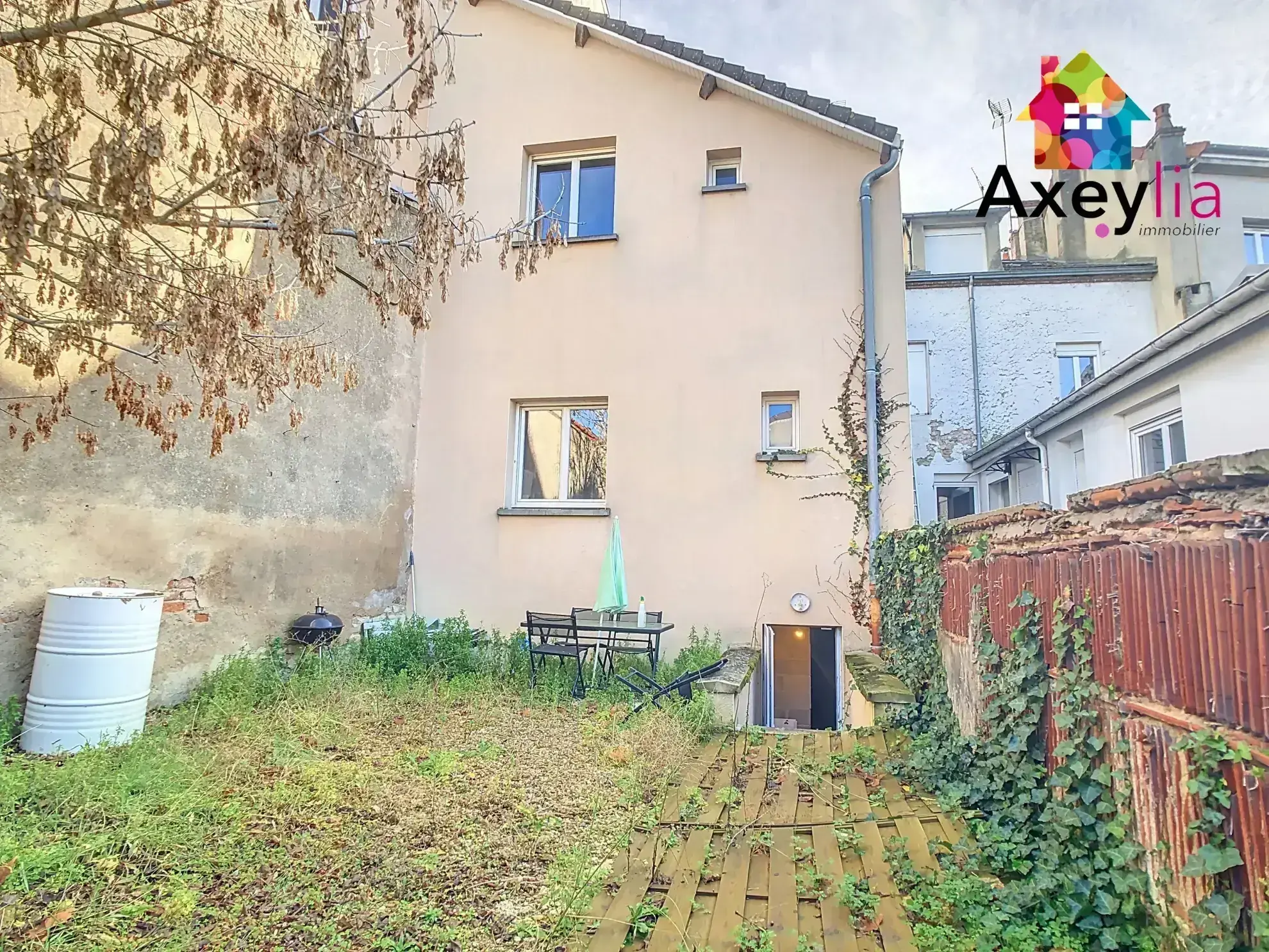 Immeuble à vendre à Digoin avec local commercial et appartement loué 