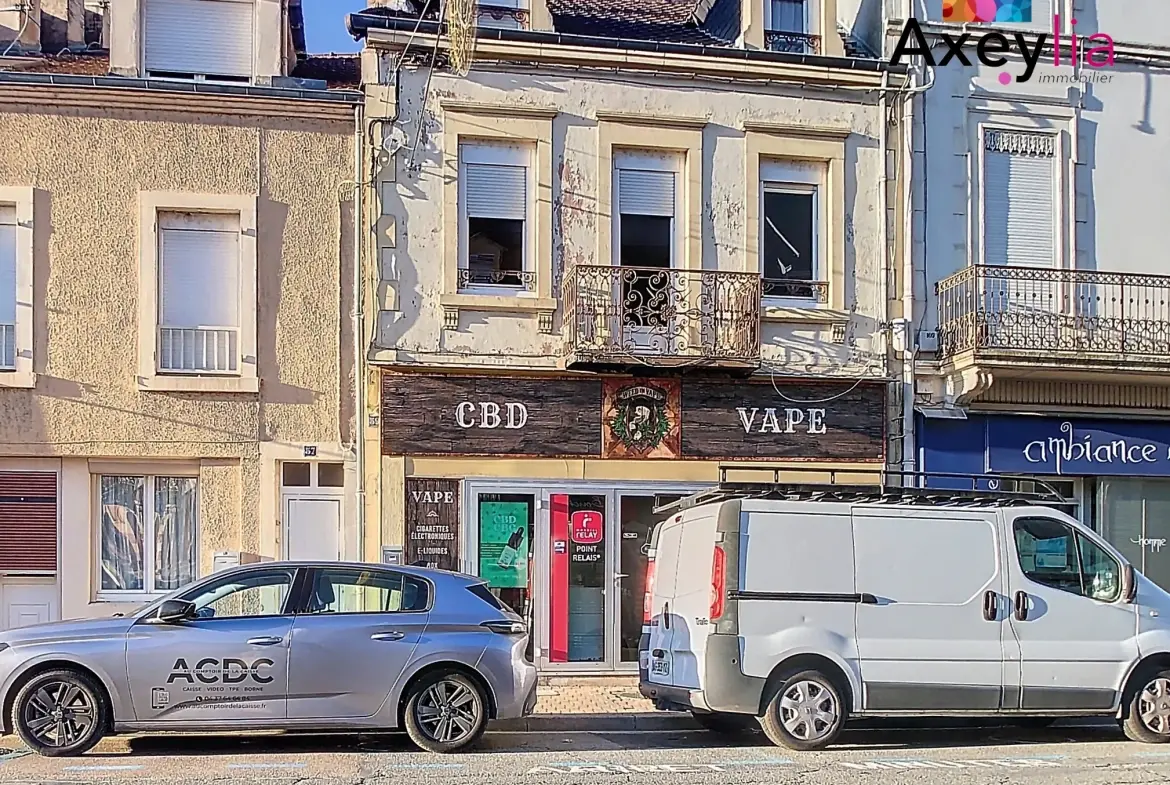Immeuble à vendre à Digoin avec local commercial et appartement loué 