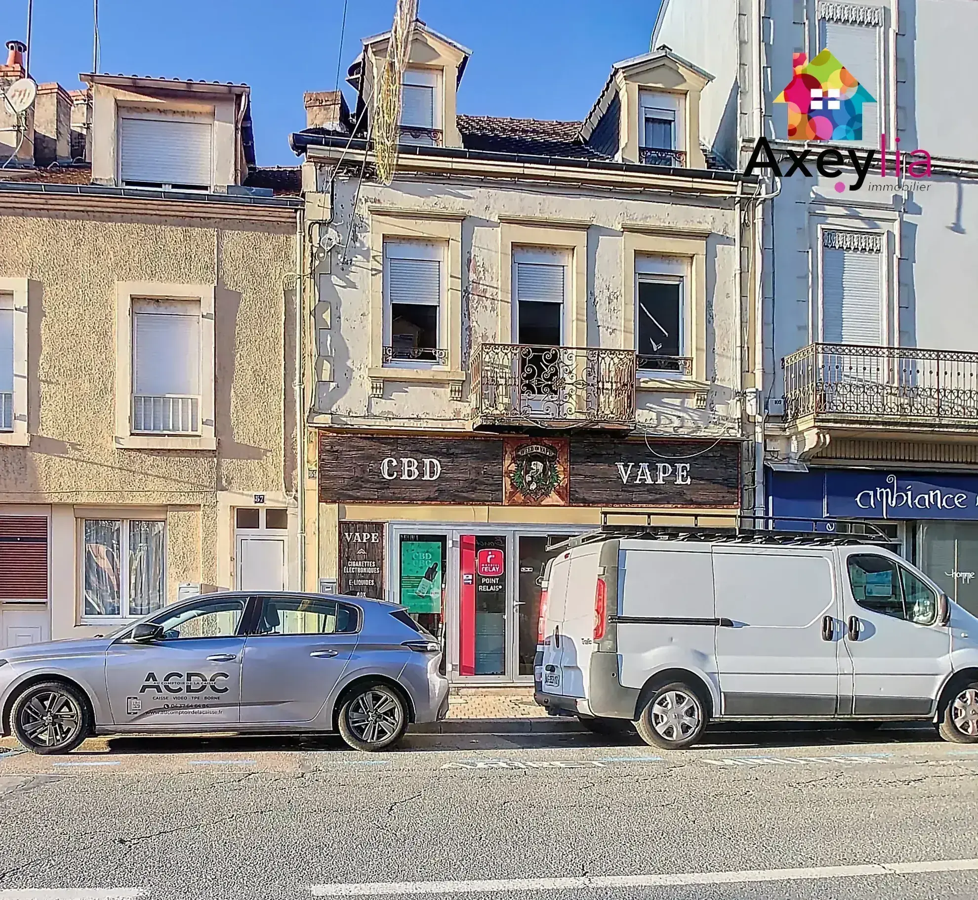 Immeuble à vendre à Digoin avec local commercial et appartement loué 