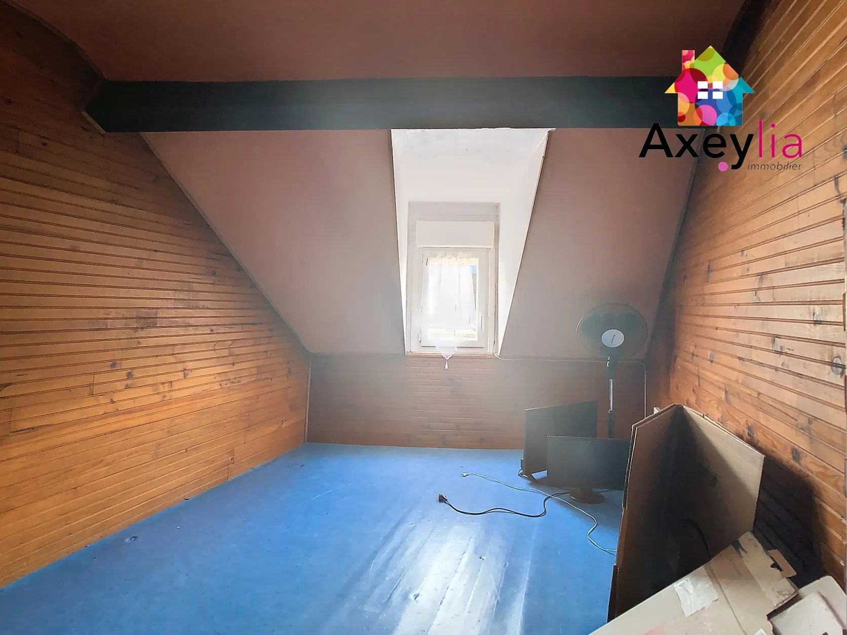 Immeuble à vendre à Digoin avec local commercial et appartement loué 
