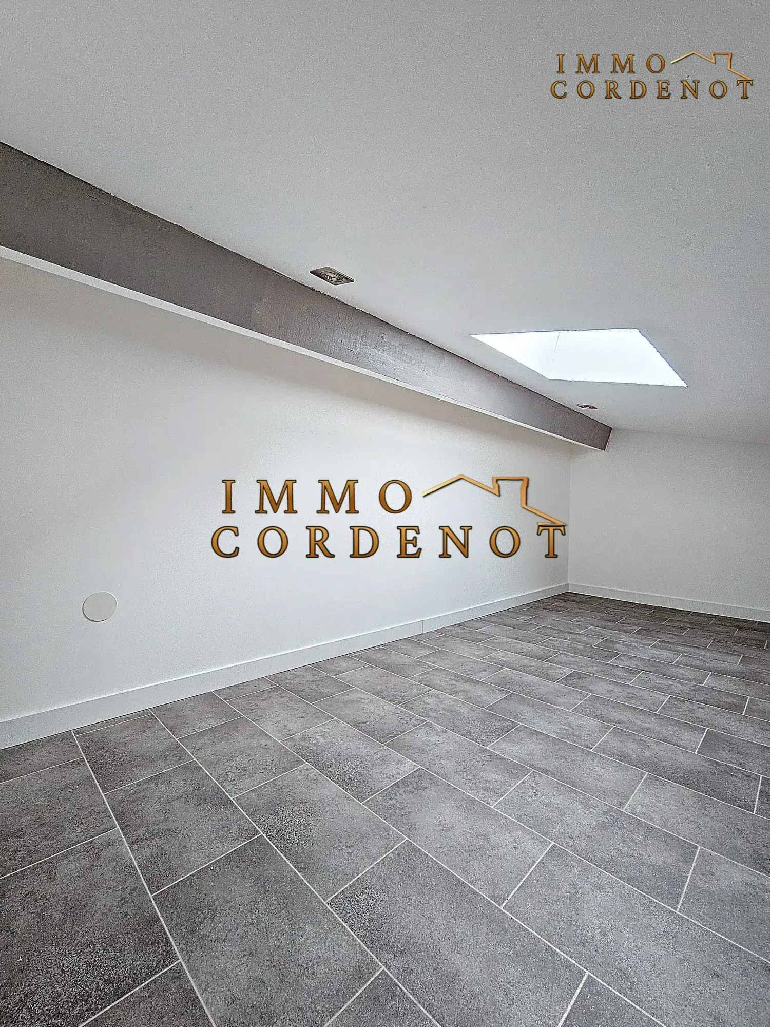 Maison à Néoules avec 3 chambres, suite parentale et commodités à proximité 