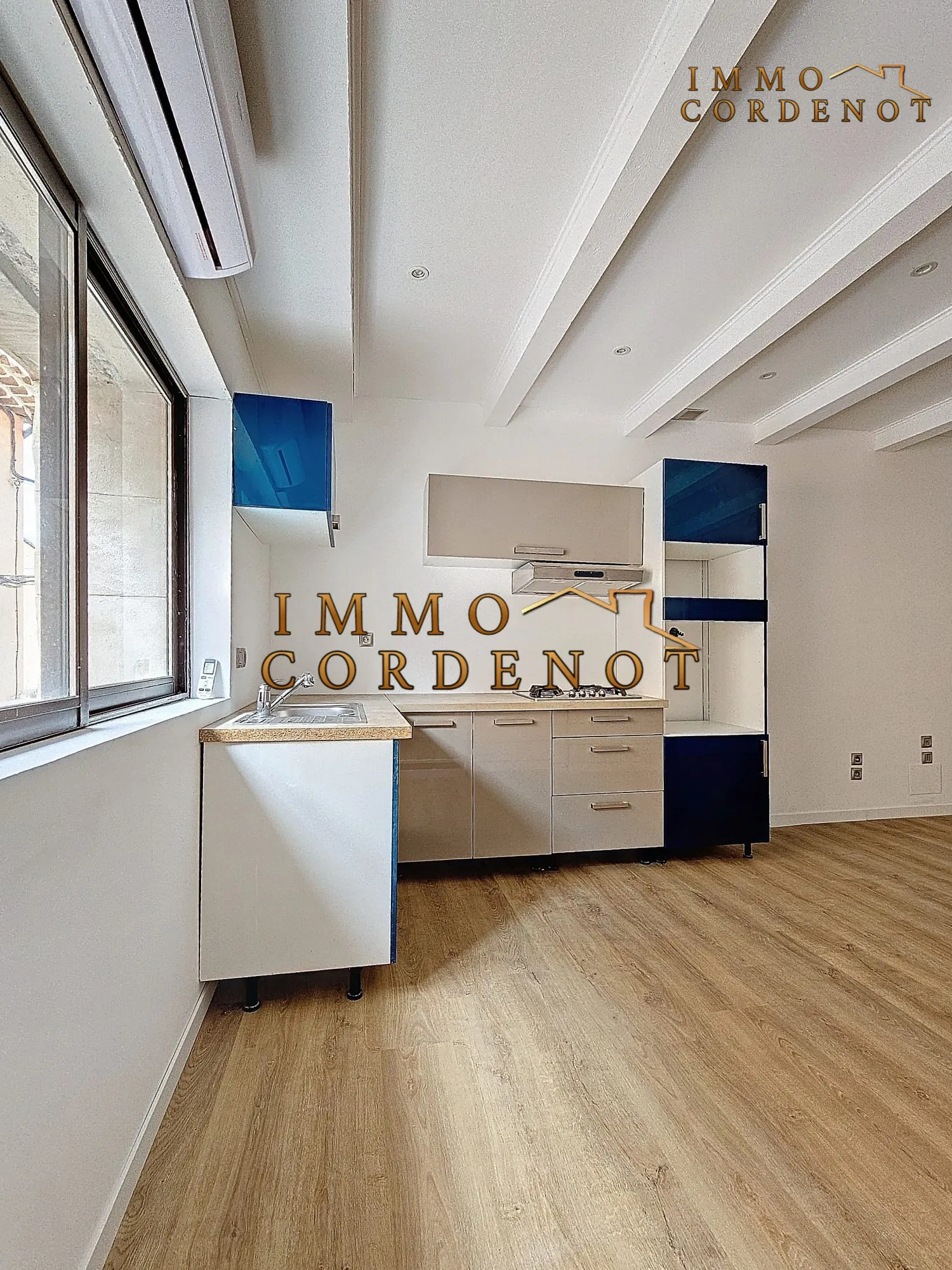 Maison à Néoules avec 3 chambres, suite parentale et commodités à proximité 