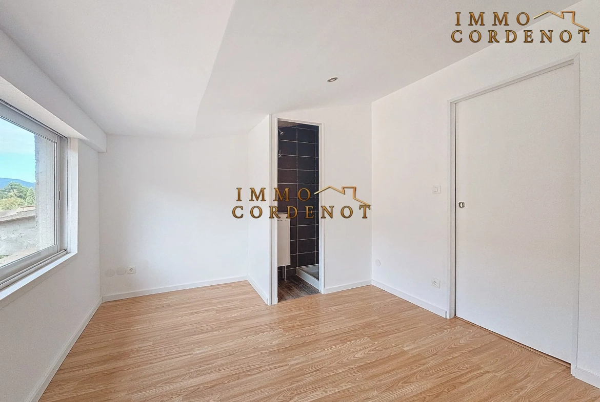 Maison à Néoules avec 3 chambres, suite parentale et commodités à proximité 