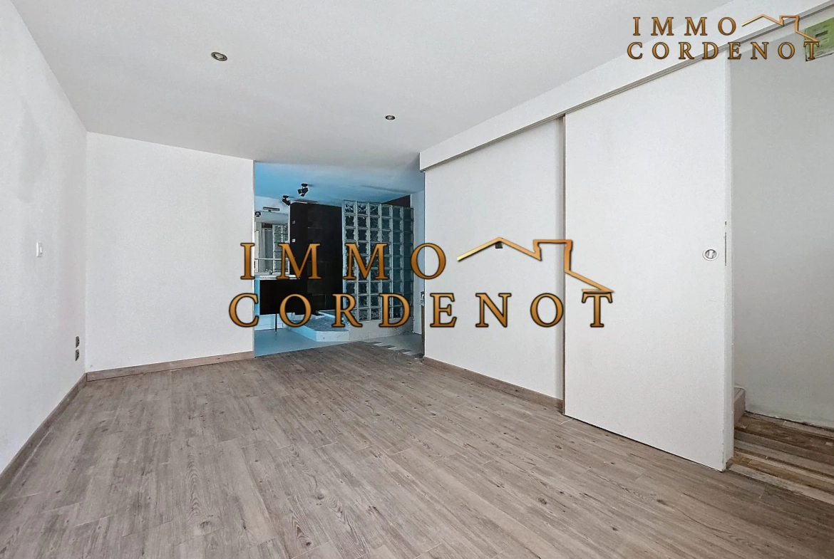 Maison à Néoules avec 3 chambres, suite parentale et commodités à proximité 