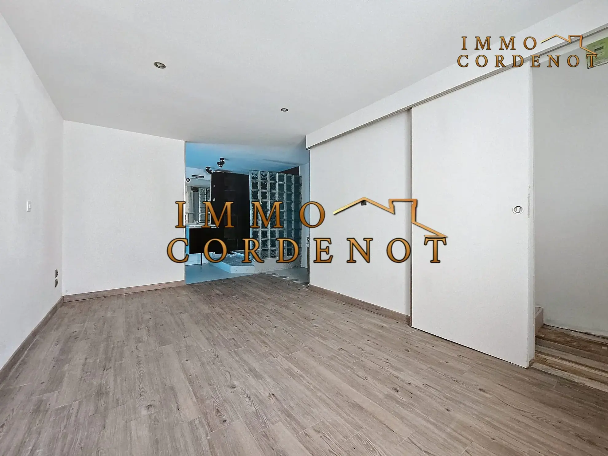 Maison à Néoules avec 3 chambres, suite parentale et commodités à proximité 