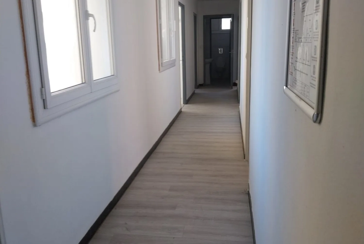 Bureaux en zone d'activité de 116 m² à Marseille 15 