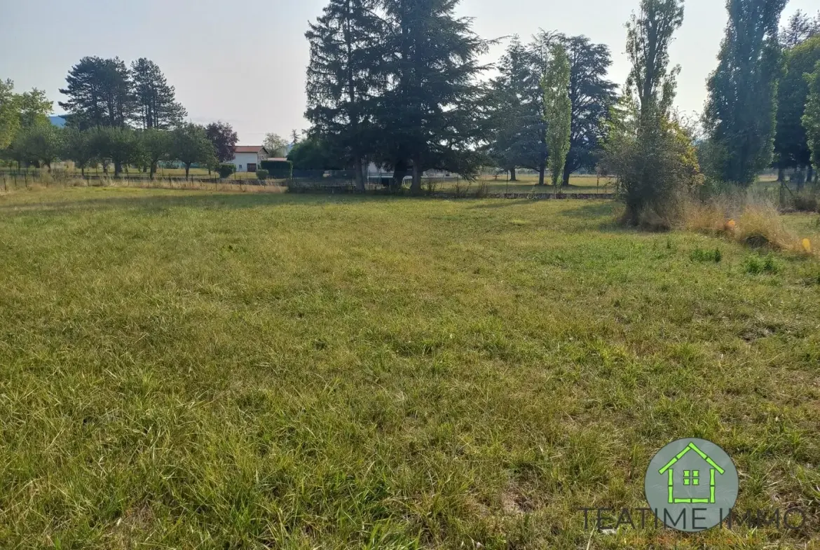 Terrain constructible de 2115 m² au centre de Beaulieu - Vue sud 