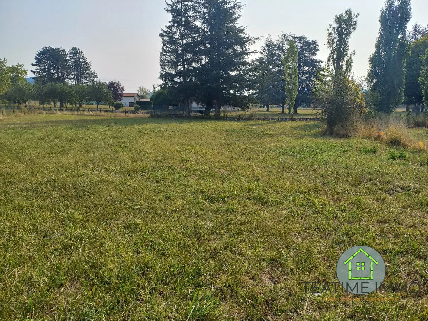 Terrain constructible de 2115 m² au centre de Beaulieu - Vue sud 