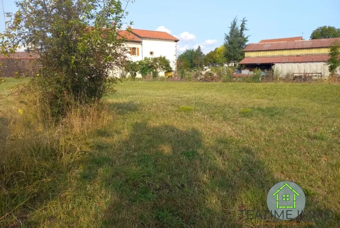 Terrain constructible de 2115 m² au centre de Beaulieu - Vue sud 