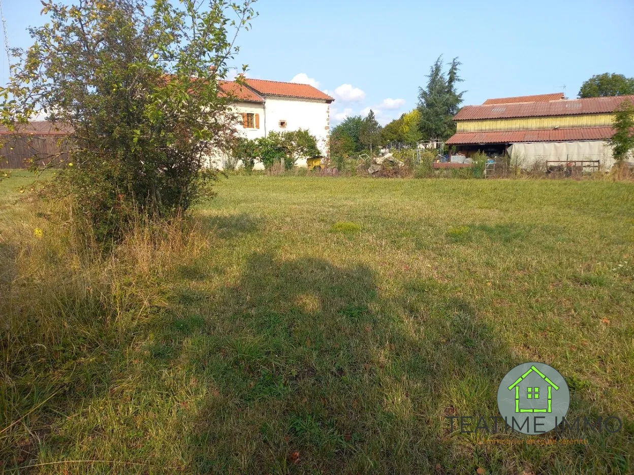 Terrain constructible de 2115 m² au centre de Beaulieu - Vue sud 