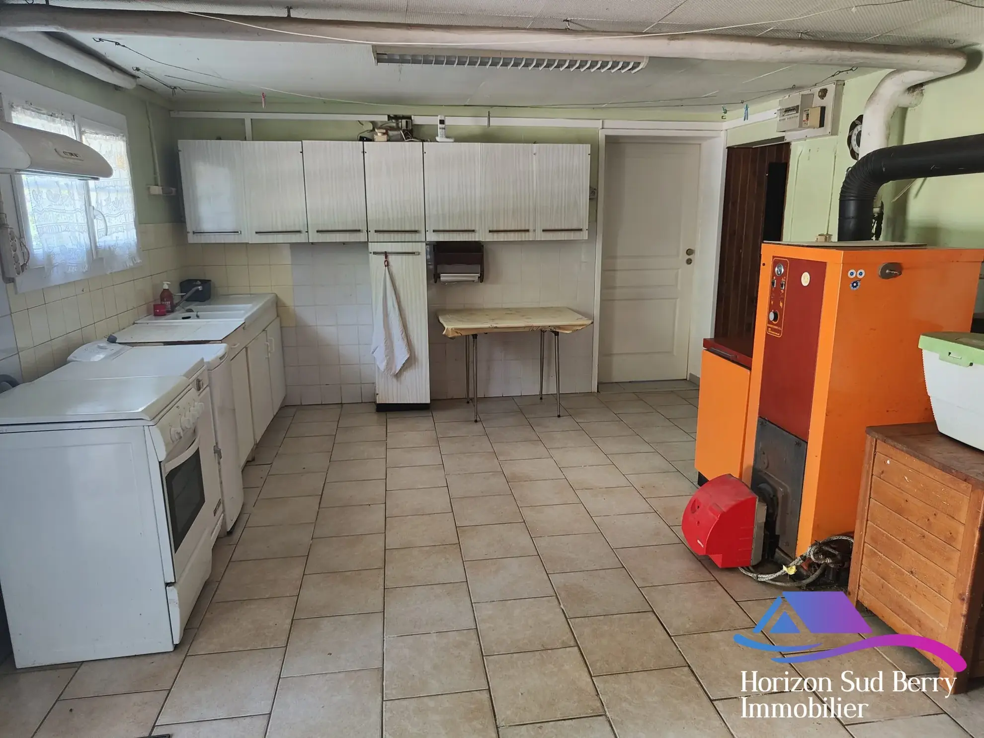 Buanderie / chaufferie Charmante maison de 4 chambres avec studio et jardin clos à La Châtre 