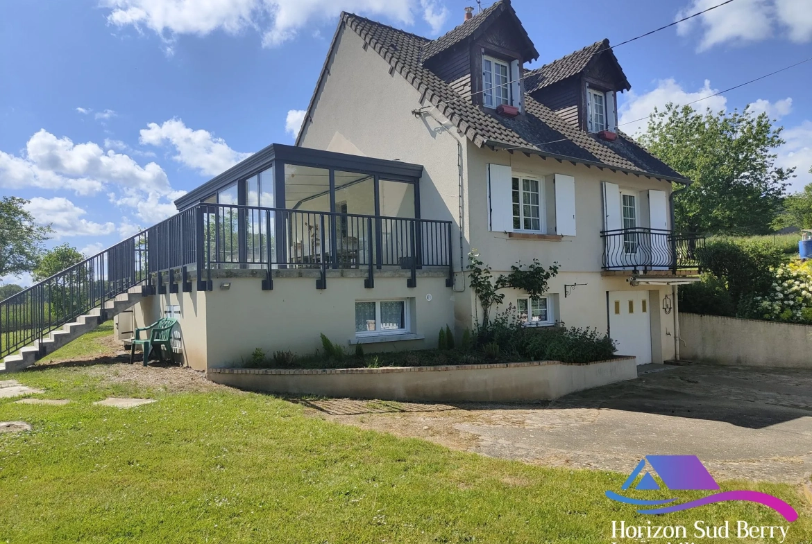 Façade avant et véranda Charmante maison de 4 chambres avec studio et jardin clos à La Châtre 