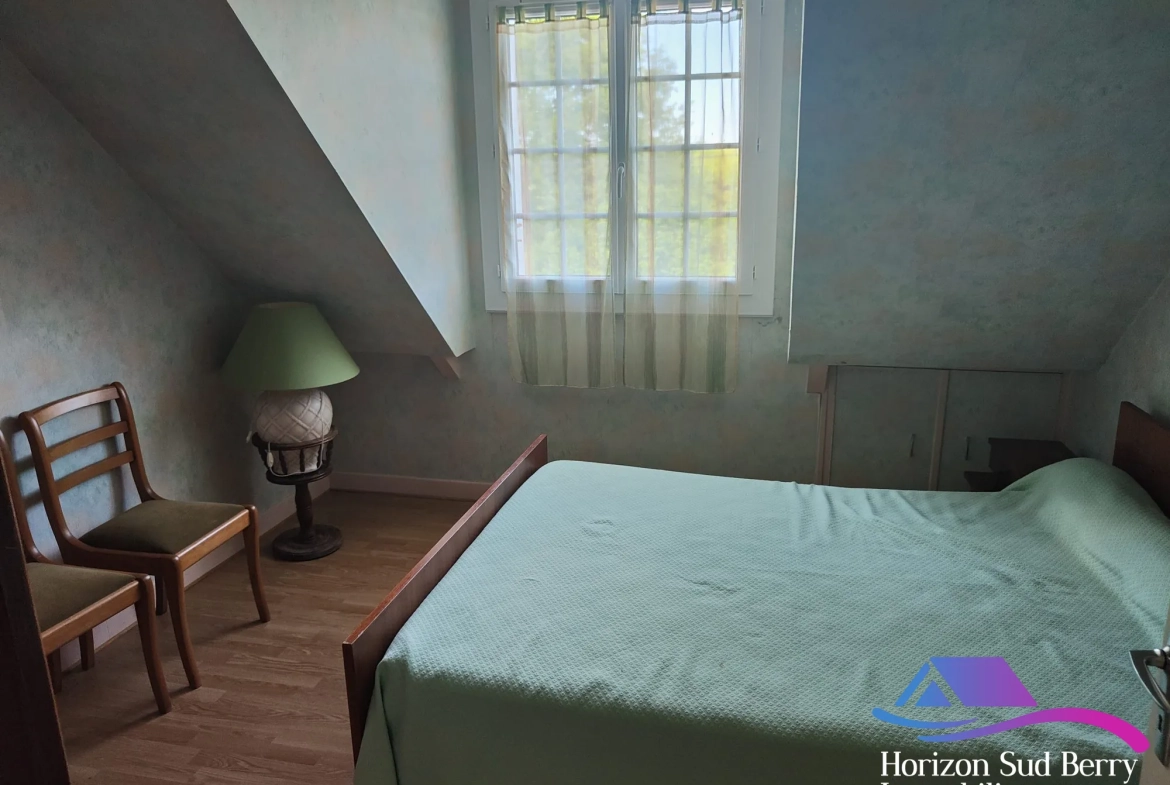 Chambre au 2ème étage Charmante maison de 4 chambres avec studio et jardin clos à La Châtre 