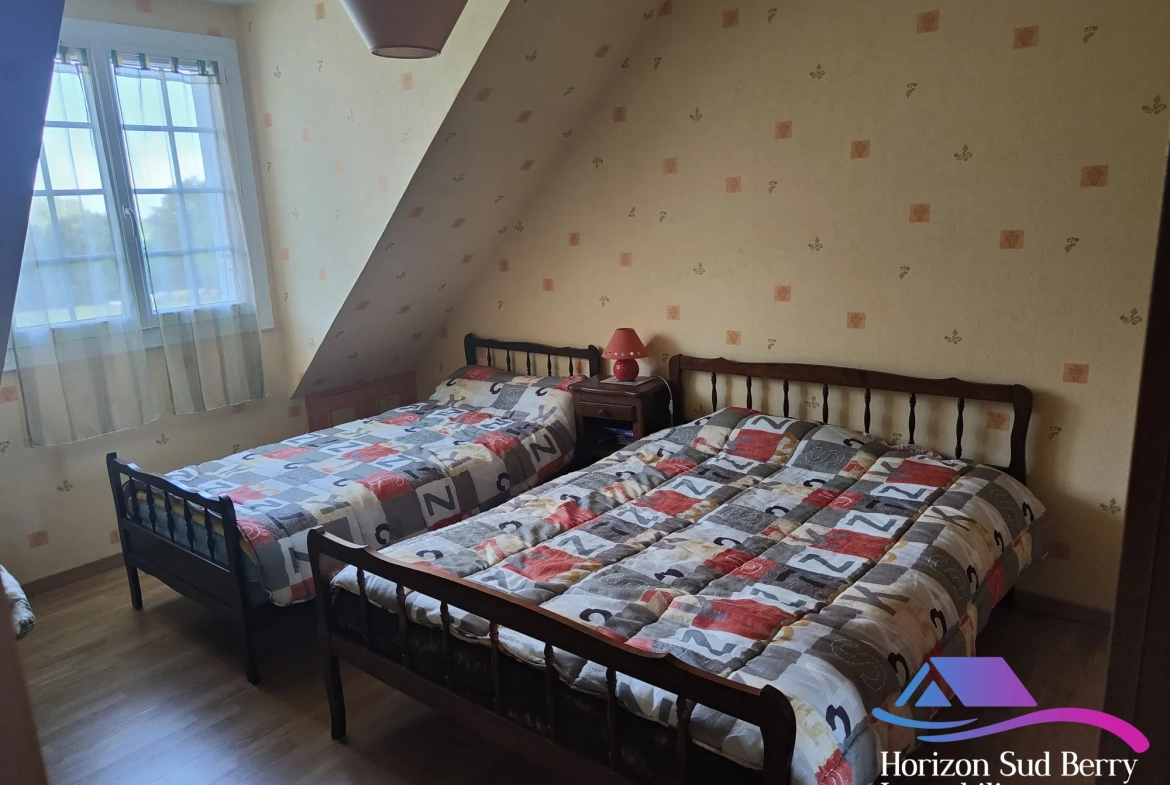 Chambre au 2ème étage Charmante maison de 4 chambres avec studio et jardin clos à La Châtre 