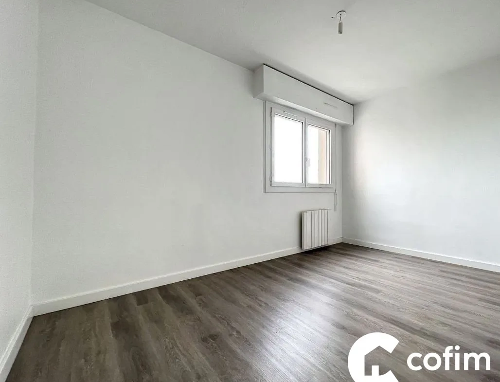 Appartement à Vendre à Pau - Investissement Locatif avec Balcon et Parking 