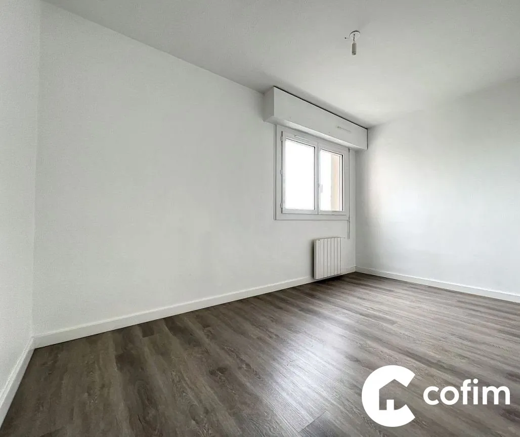 Appartement à Vendre à Pau - Investissement Locatif avec Balcon et Parking 